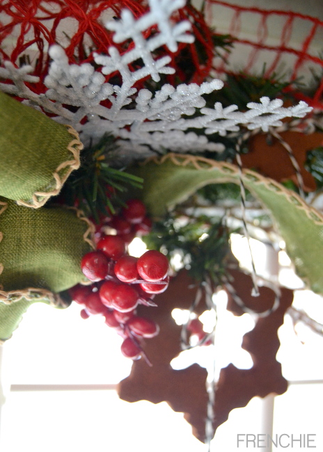 Create applesauce and cinnamon ornaments to hang on a festive holiday garland on seelindsay.com