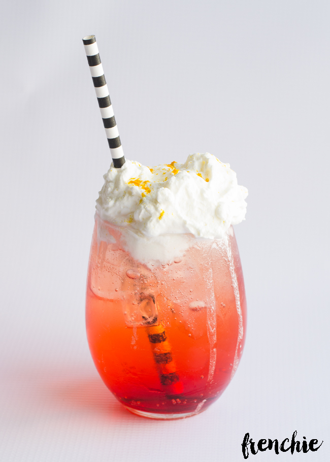 Make a fun Italian Soda recipe using raspberry syrup, Canada Dry Ginger Ale® and cream. Recipe only on seelindsay.com #KeepSpringBubbly #ad